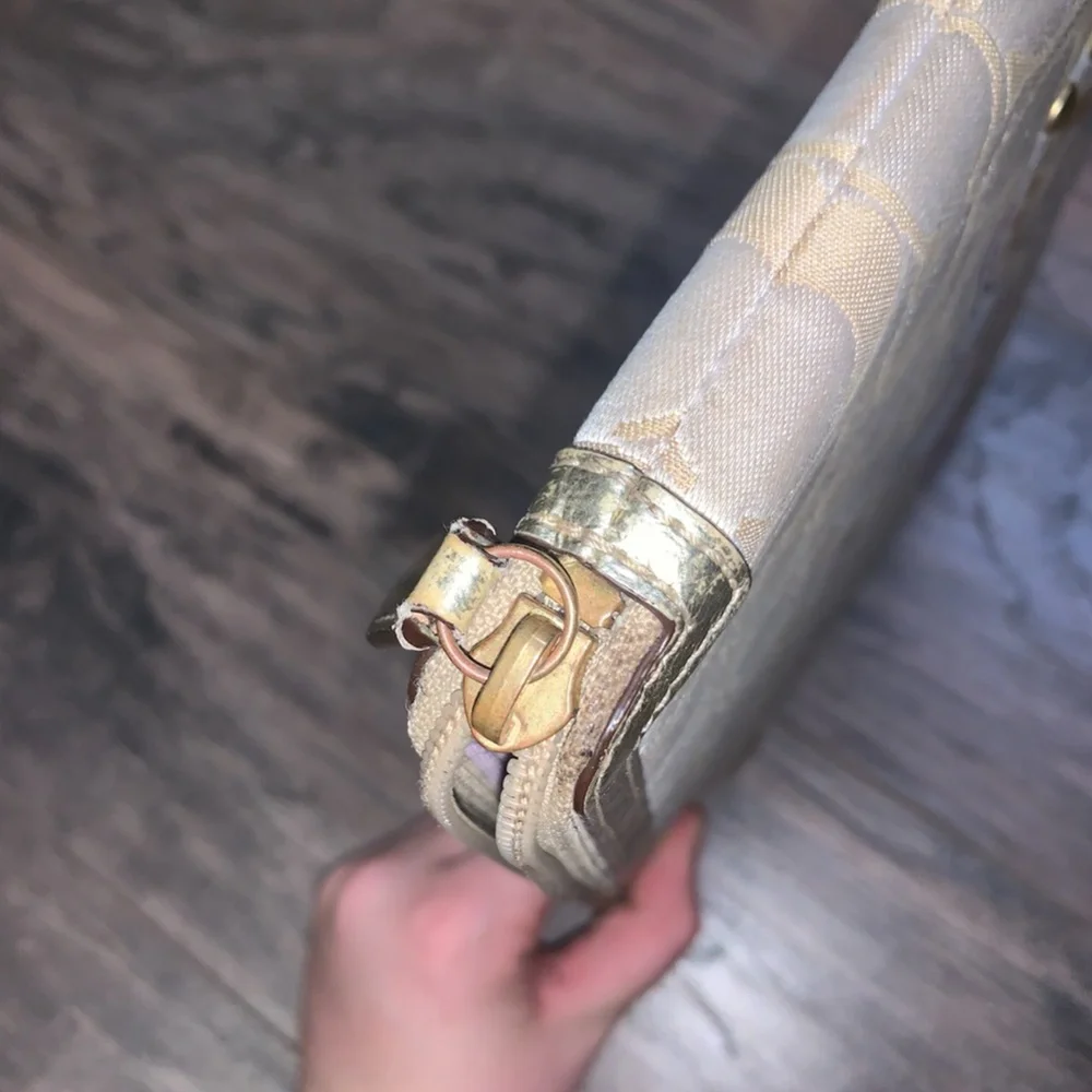 iPad Case - Picture 6 of 8